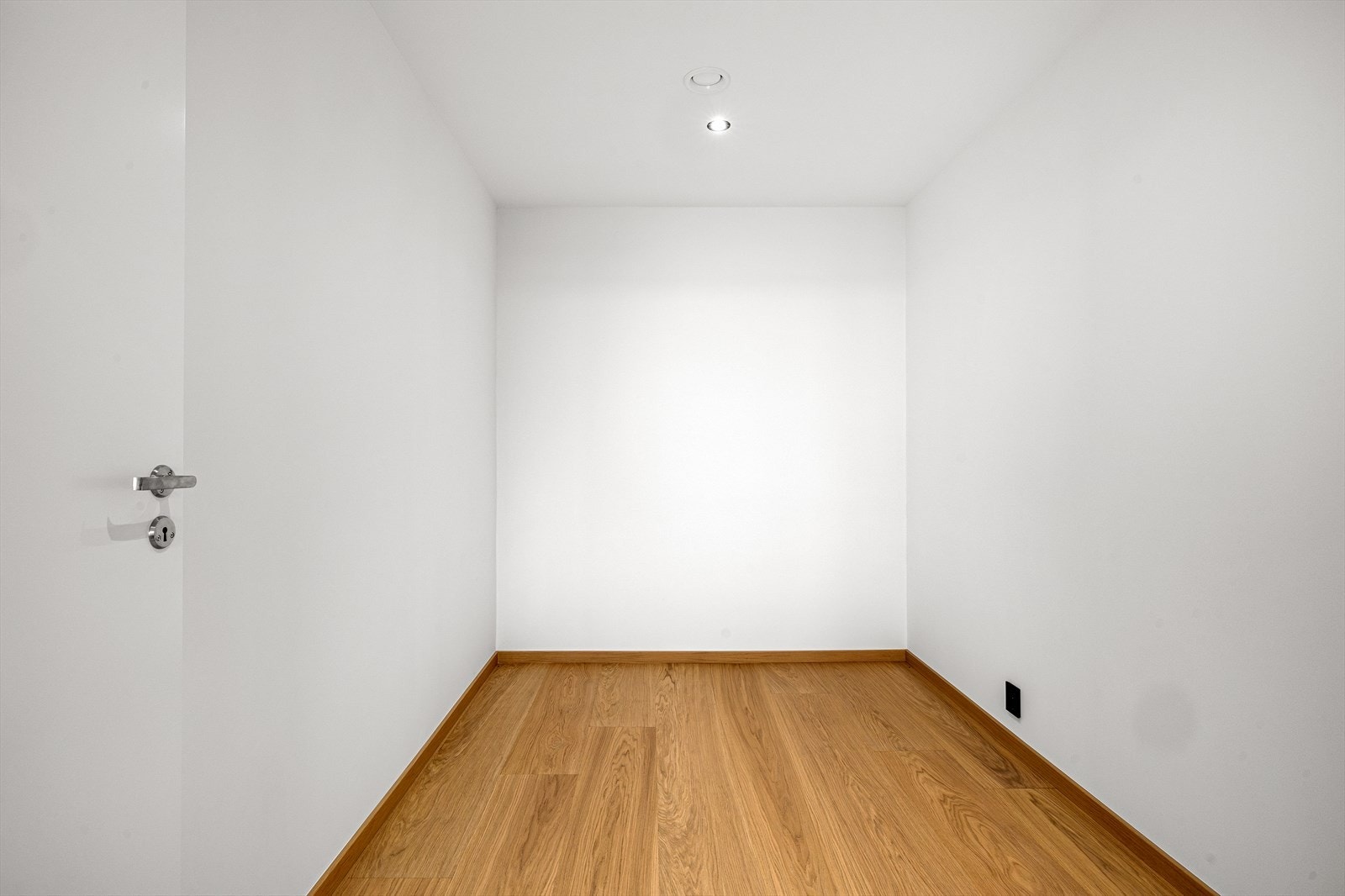 Garderoberommet sett innover i rommet Galleribilde