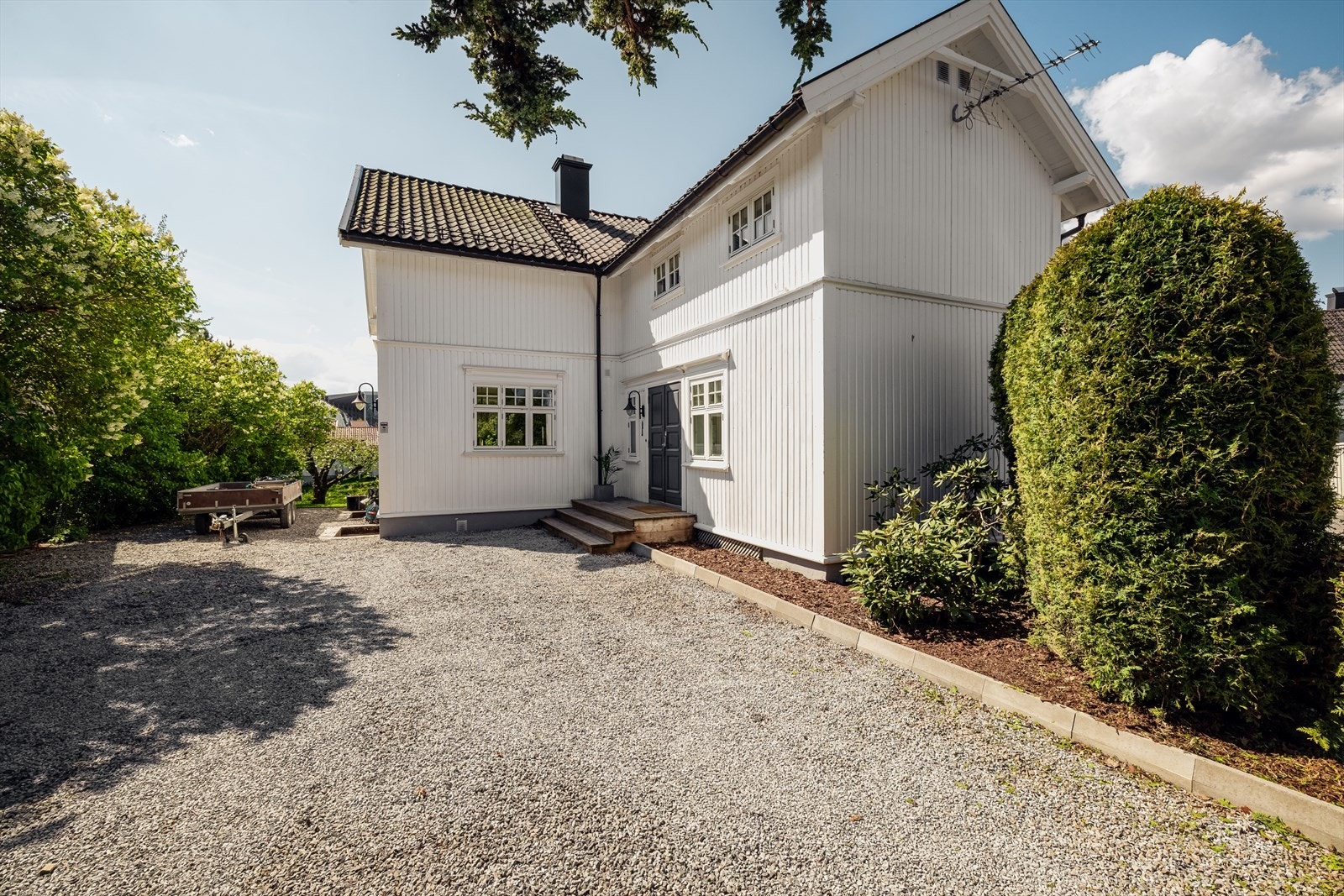 Det er gode parkeringsmuligheter i gårdsplass Galleribilde