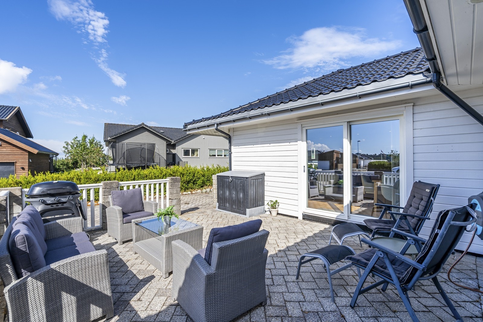 Stor terrasse som ligger lunt og solrikt til Galleribilde