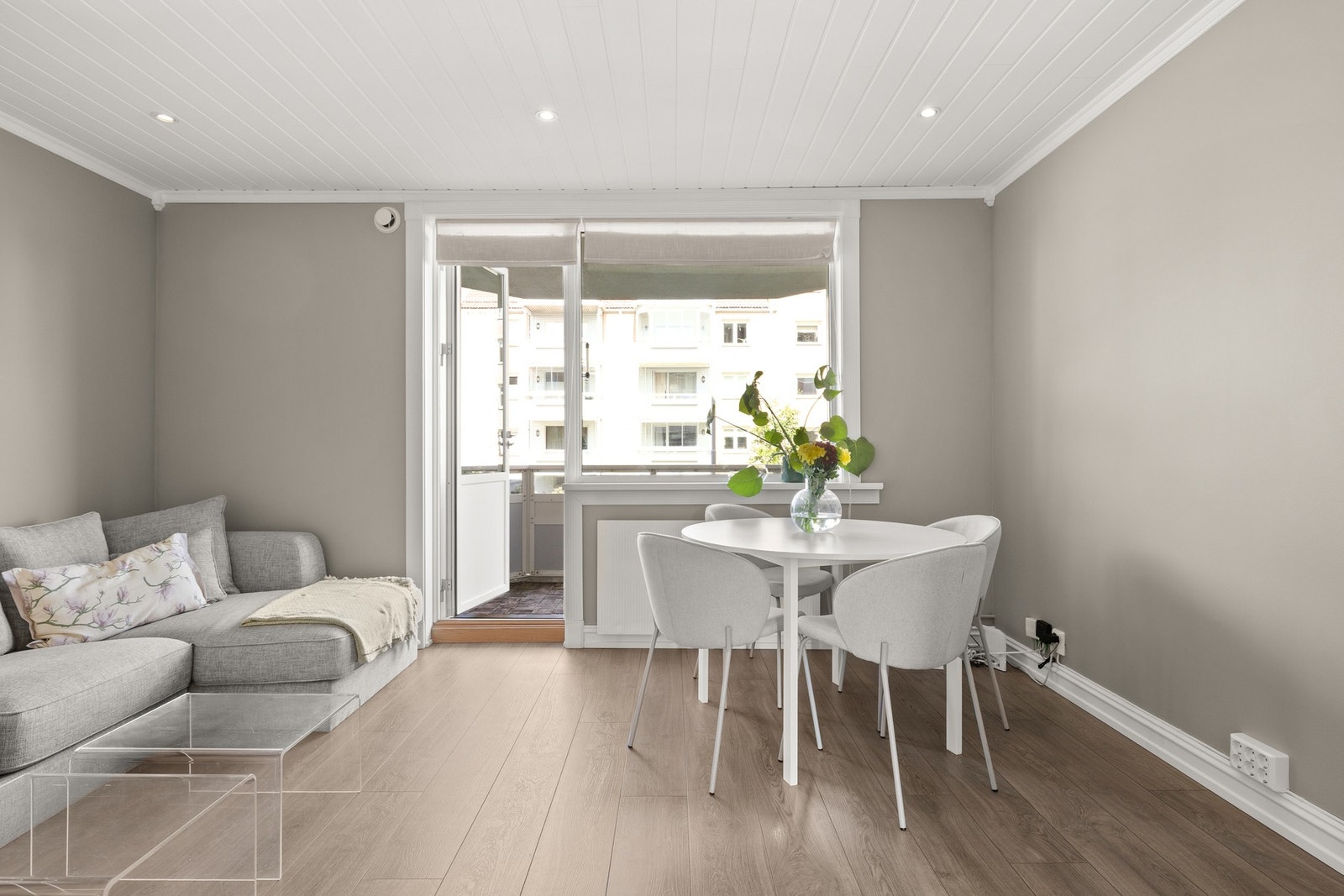 - Velkommen til Våronnveien 1, presentert av Line Doksum hos PrivatMegleren Panorama - Galleribilde