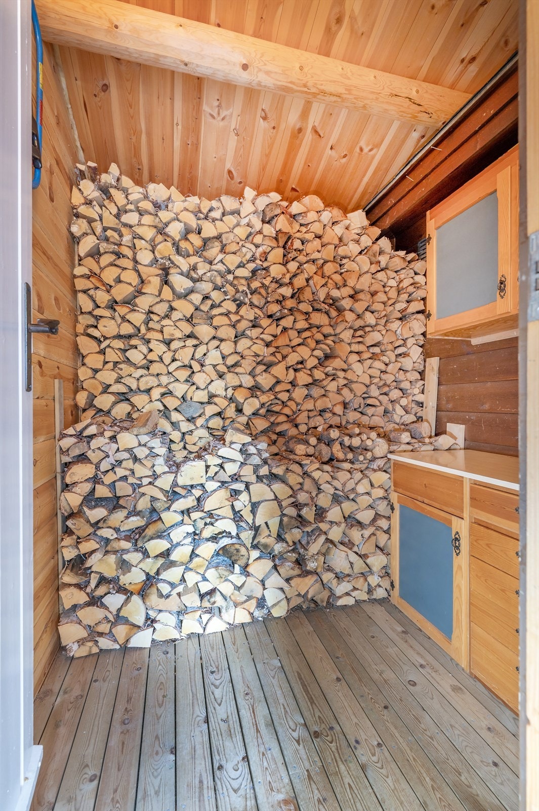 Utebod / vedskjul Galleribilde