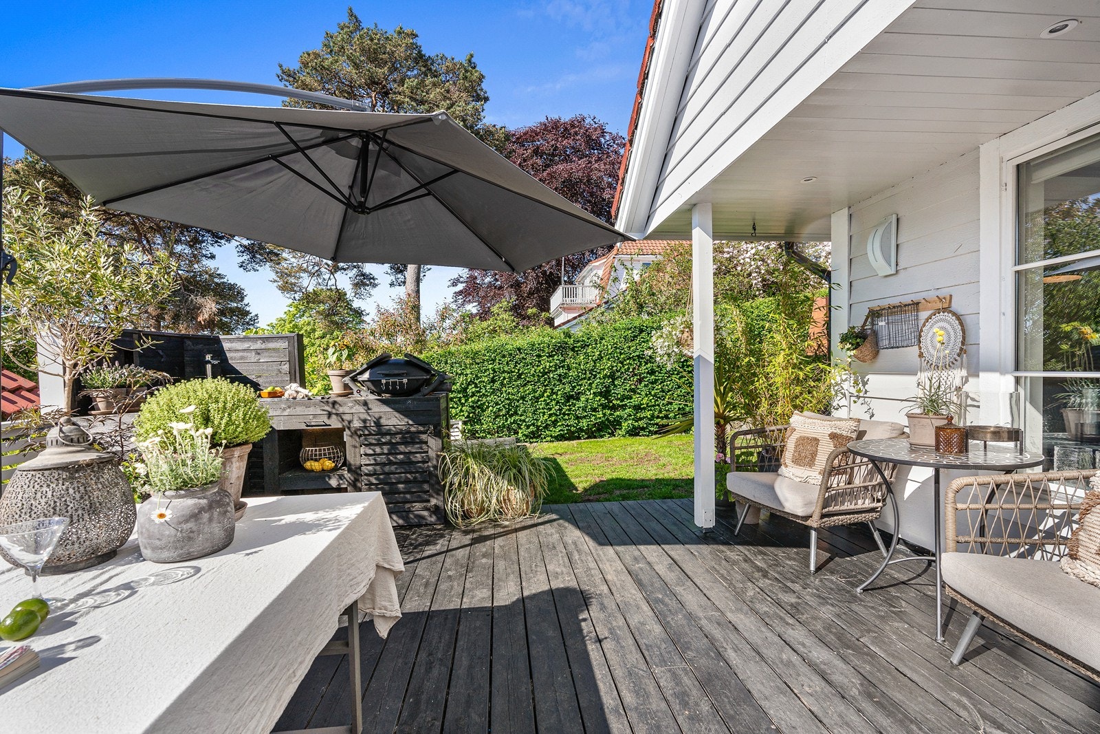 Terrassen ligger vestvendt og byr på meget gode solforhold. Galleribilde