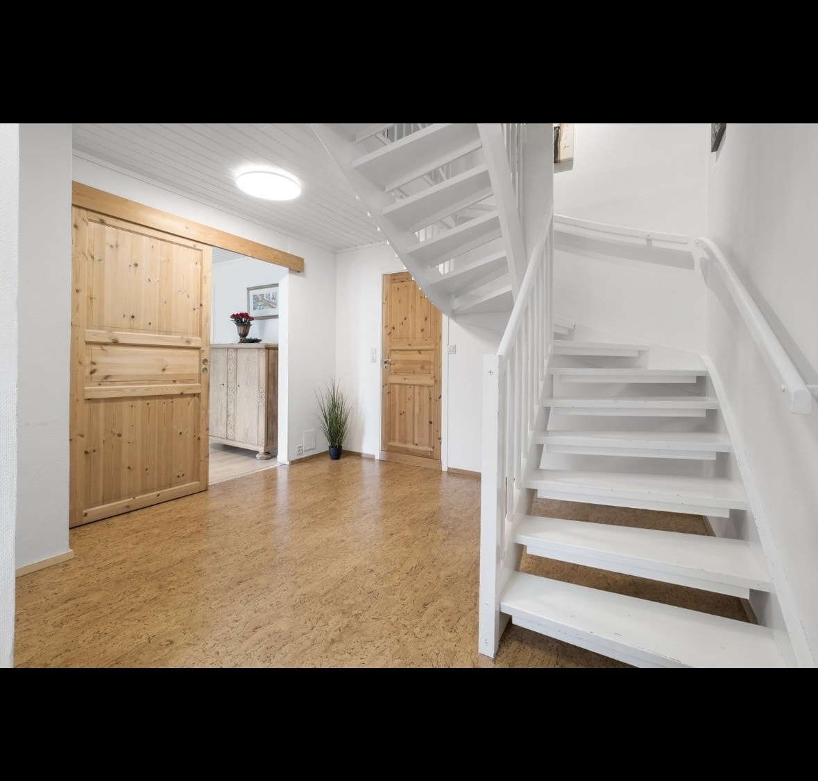 Gang og trapp til andre etasje Galleribilde