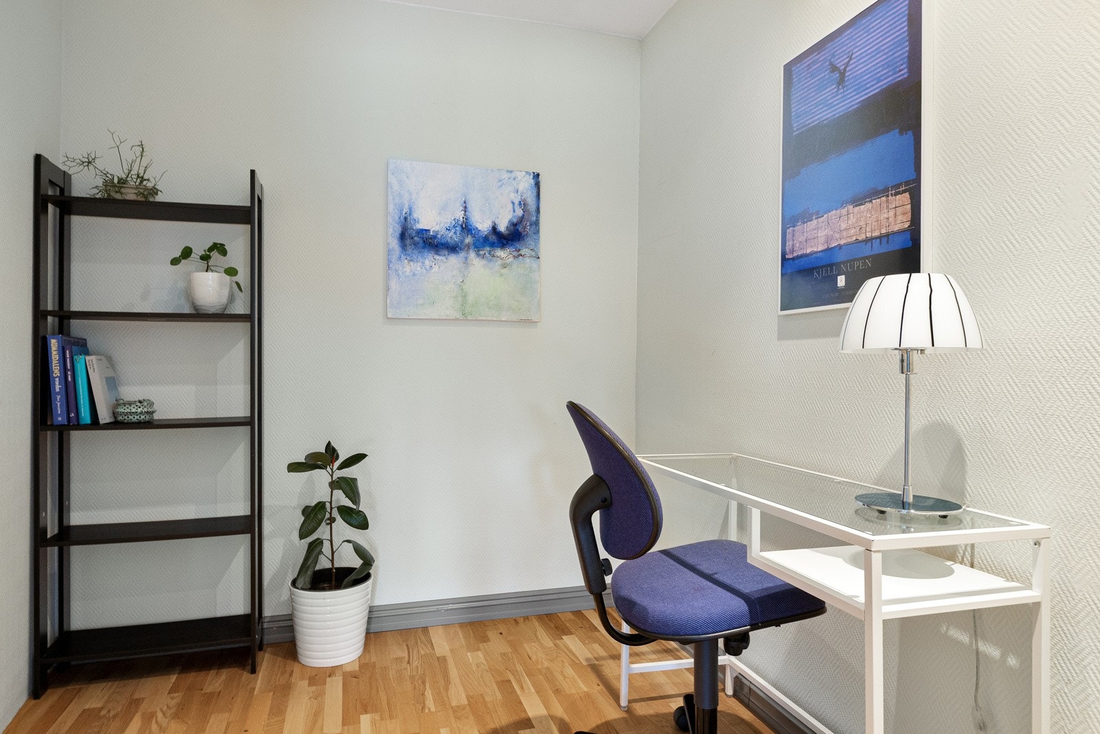 I tilknytning til stuen finner du et innredet rom som kan brukes etter behov. Galleribilde