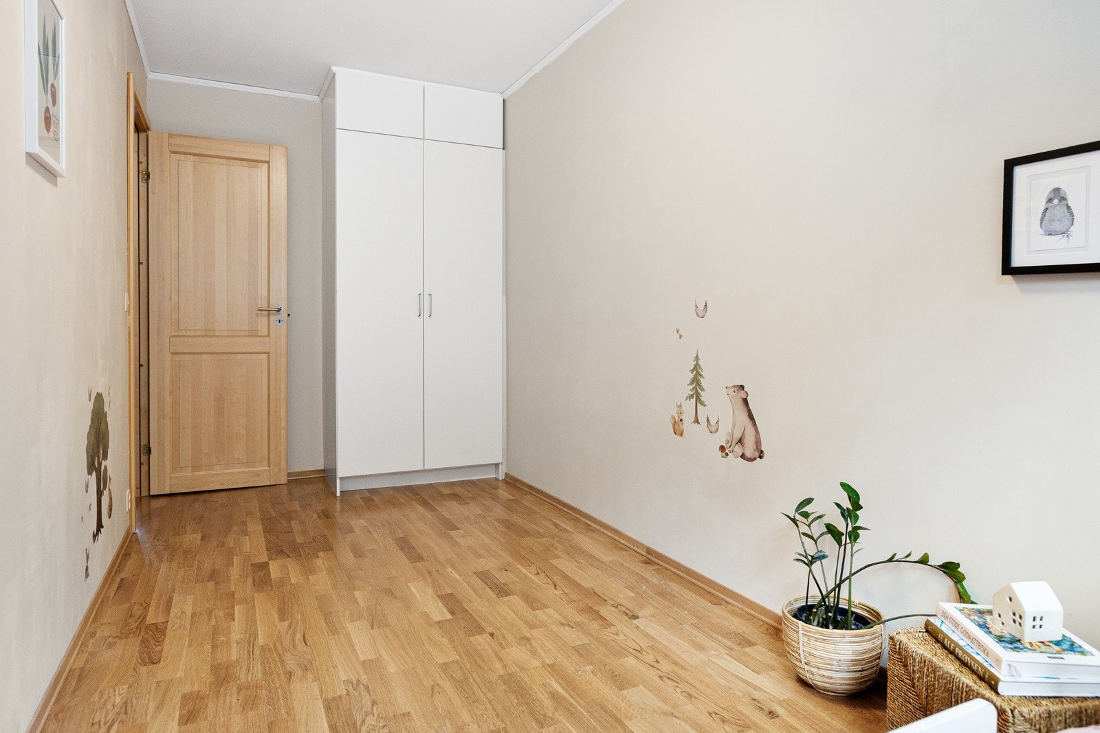 Soverommet har også eget garderobeskap. Galleribilde