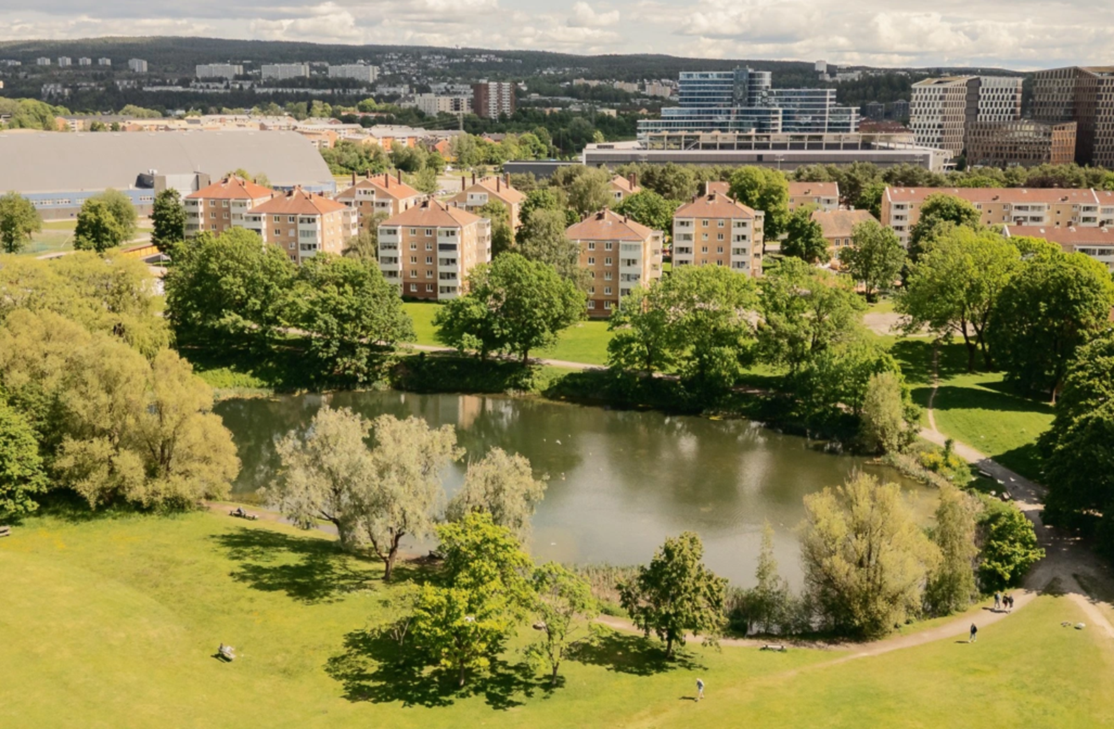 Grønne lunger og fine tur- og rekreasjonsområder på omkringliggende plen. Galleribilde