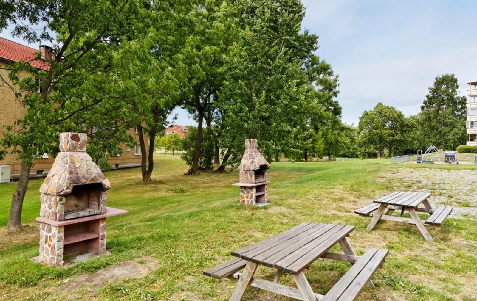 Borettslaget har flere grillplasser, en lekeplass for beboerne, to vaskerianlegg og et velferdslokale. Galleribilde