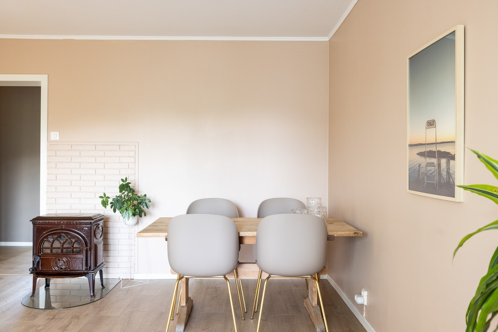 God plass til å invitere gjester på middagsbesøk og ha koselige stunder rundt middagsbordet. Galleribilde