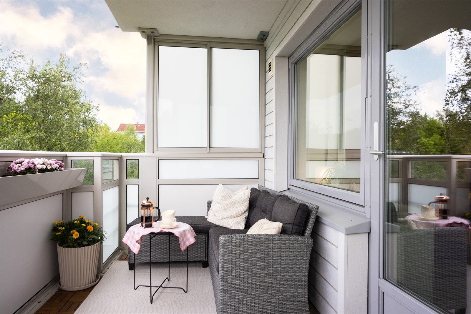 En innbydende og flott 2-roms med sydvendt, solrik balkong og gjennomgående planløsning. Galleribilde