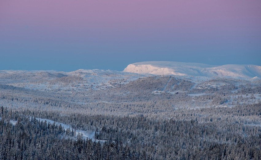 Nesfjellet i skumringen - Utsikten fra alpinanlegget. Galleribilde