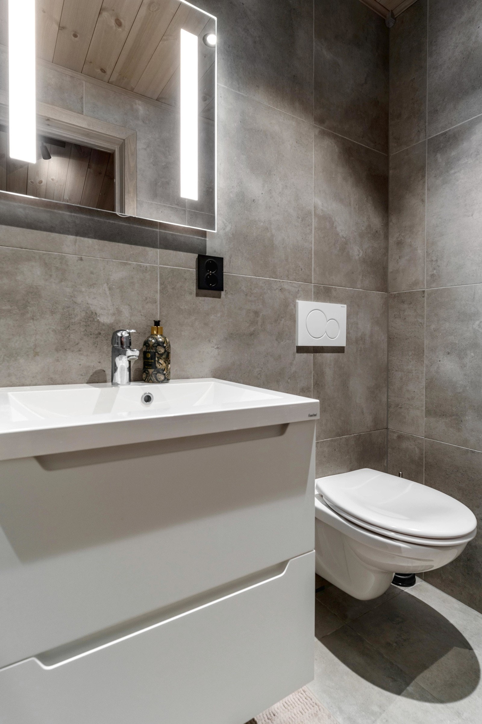Delikate fliser også på dette badet. Galleribilde