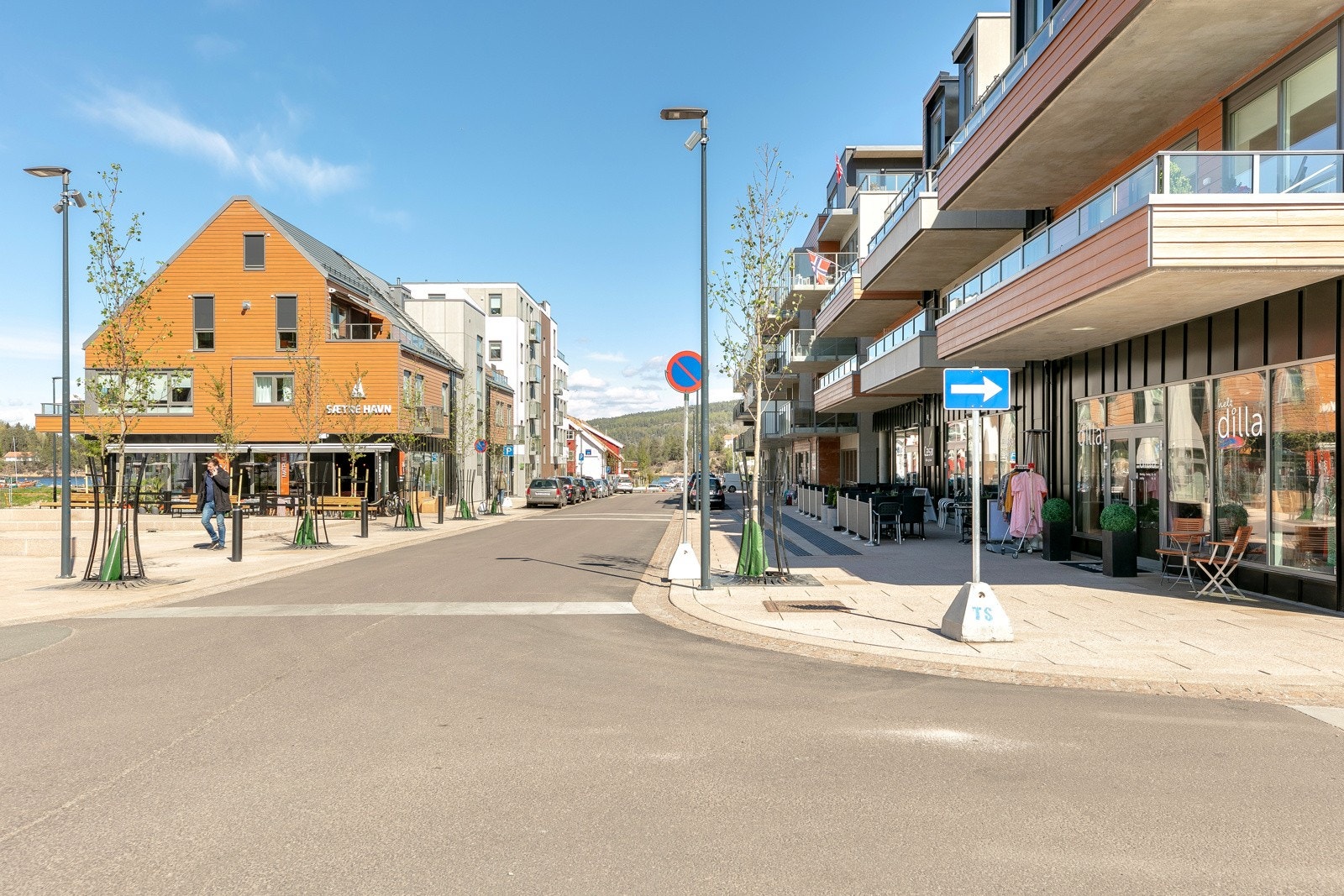 Sætre sentrum med diverse butikker og serveringssteder Galleribilde