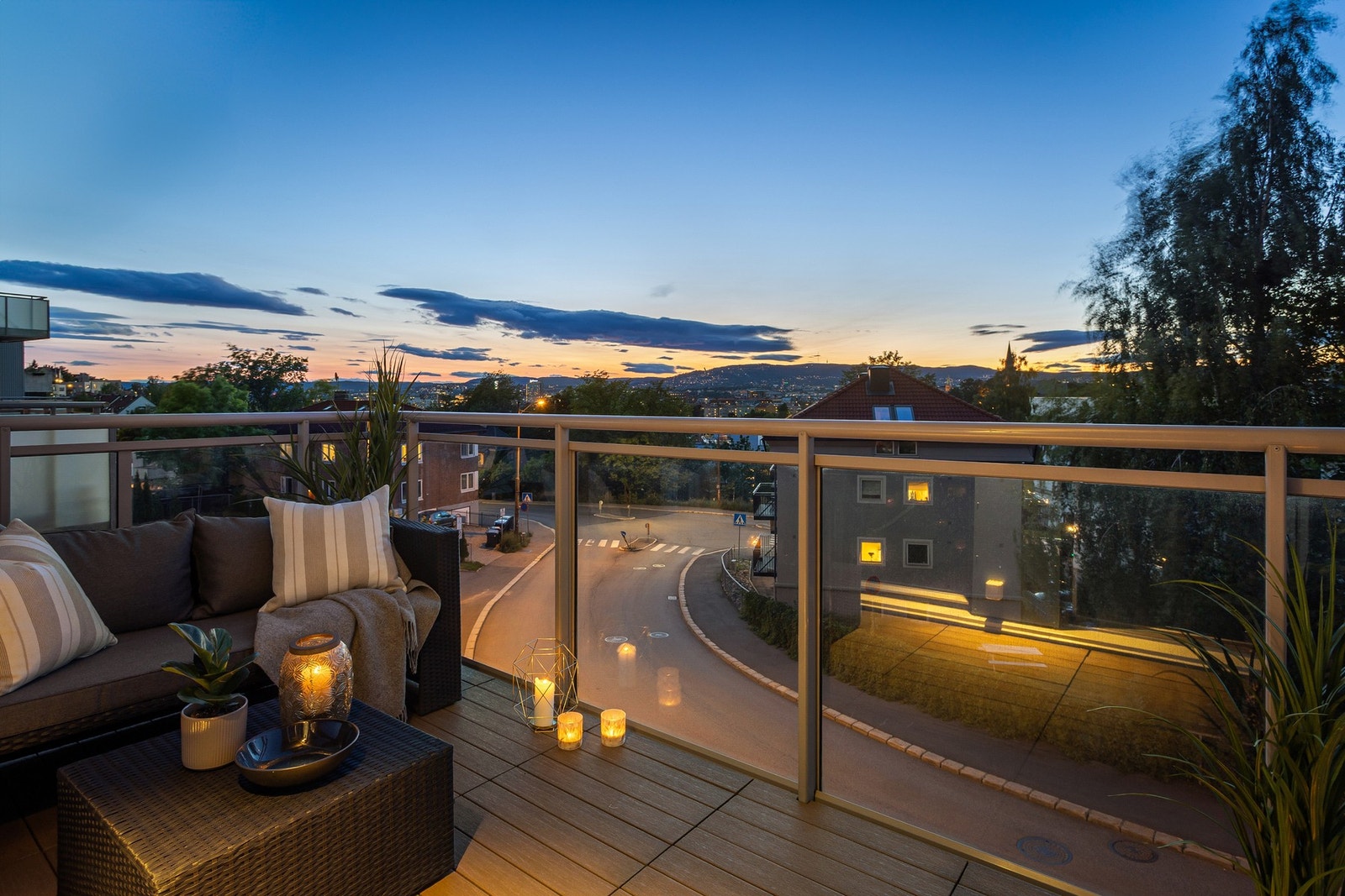 Dette er en lekker 3-roms leilighet beliggende i 3.etasje med nydelig utsikt! Galleribilde