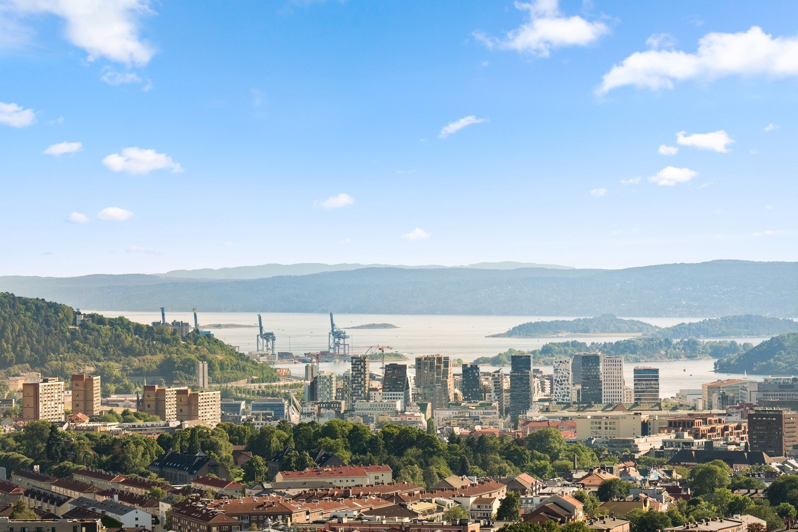 Takterrassen er innredet med flere sittegrupper. Galleribilde