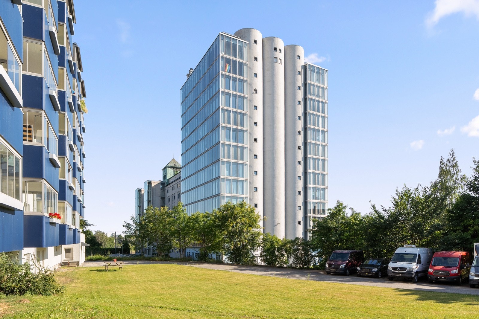 Her bor du i et av Oslos mest karakteristiske bygg, opprinnelig en kornsilo. Leiligheten ble omgjort fra næring til bolig i 2003. Galleribilde