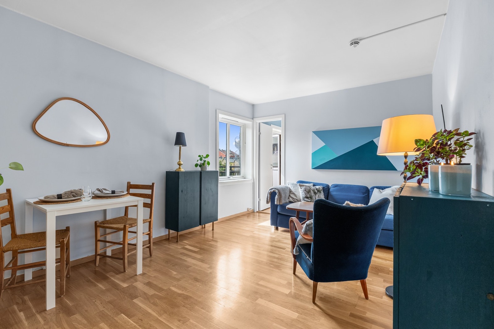 Velkommen til Enebakkveien 15! Presentert av Privatmegler Madelen Auen. Galleribilde