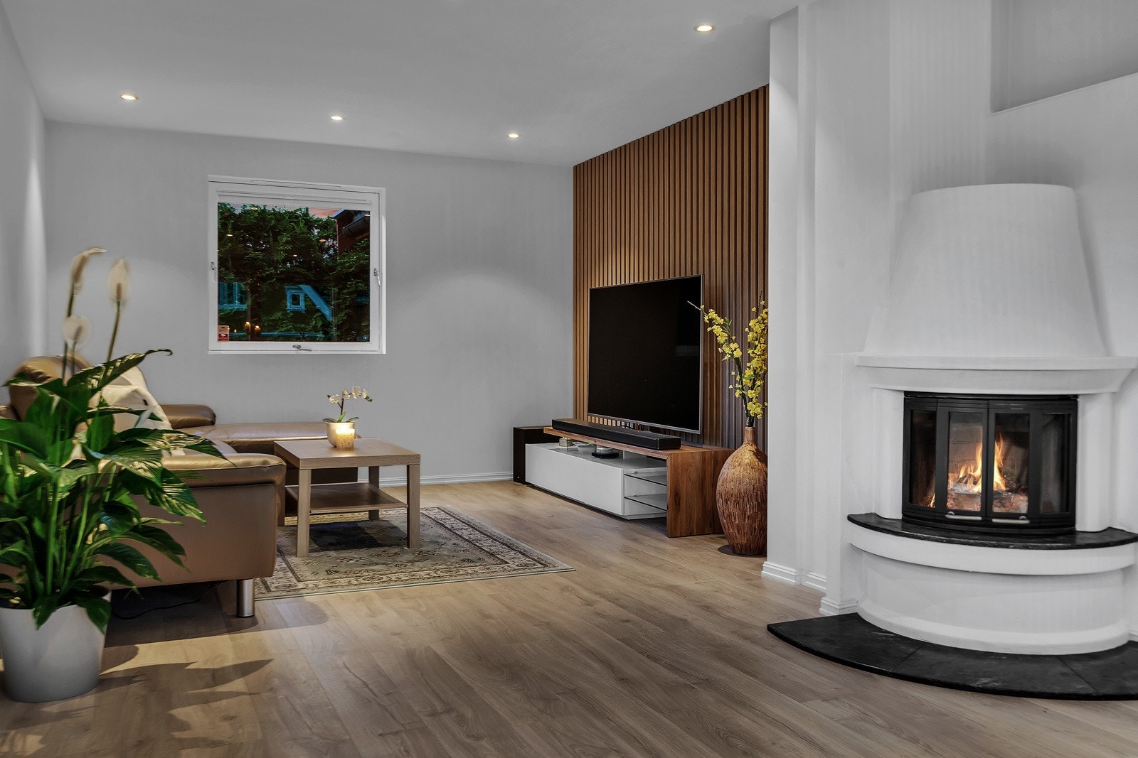 En innholdsrik enebolig over tre plan med dobbel garasje og attraktiv beliggenhet. Galleribilde