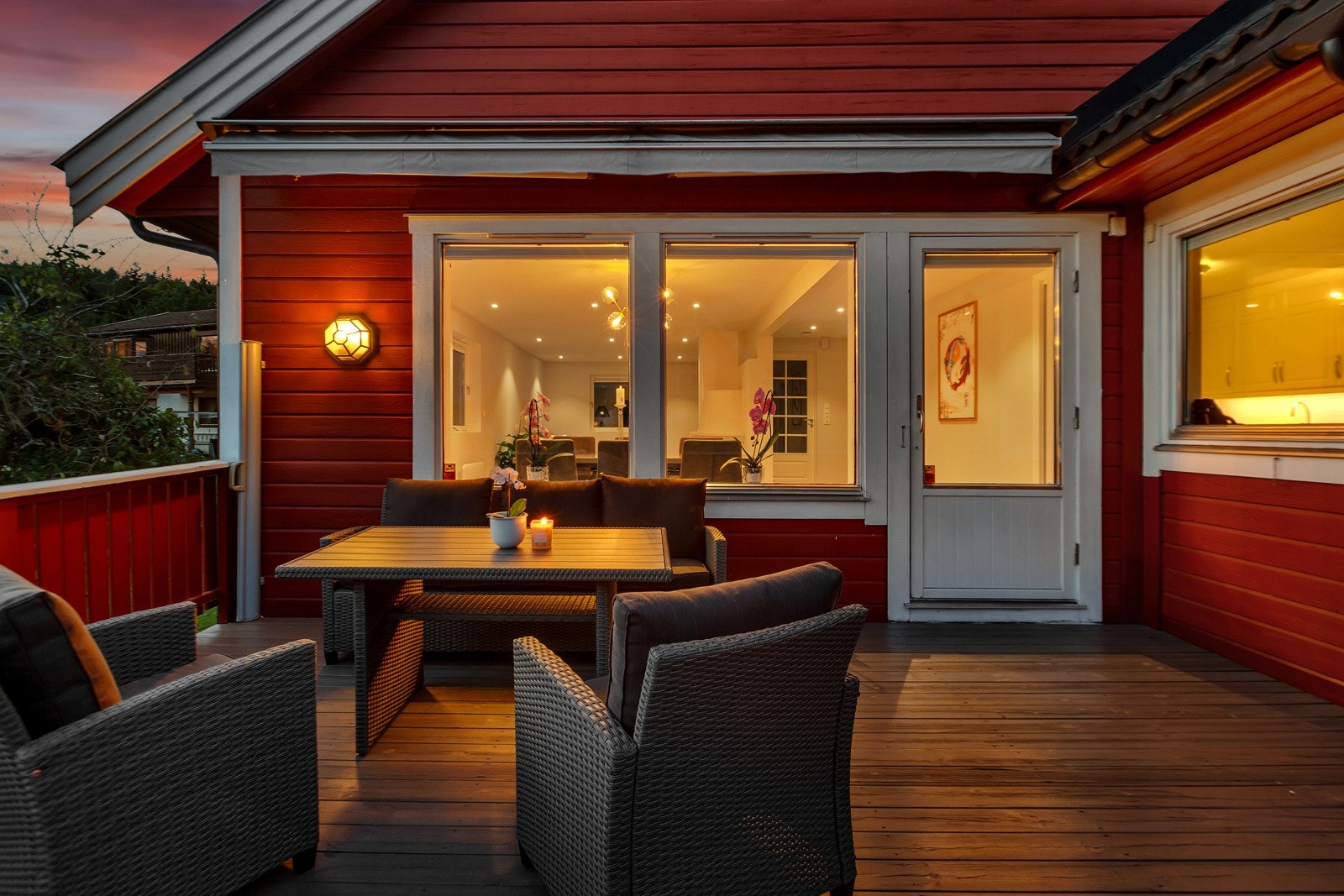 Fjellhamar stasjon ligger bare en kort gåtur unna - her finner du både tog bussforbindelser. Galleribilde