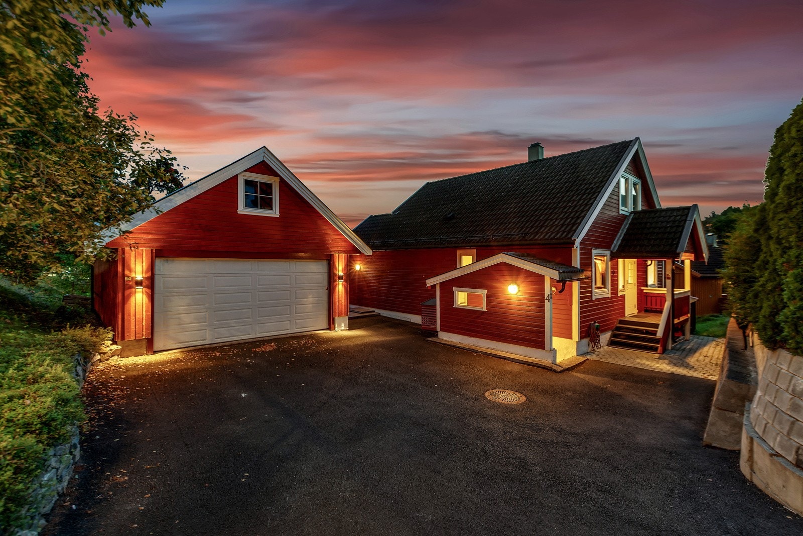 Frida Solberg og Christer Langstrand i EIE eiendomsmegling har gleden av å presentere Friggs vei 4! Galleribilde