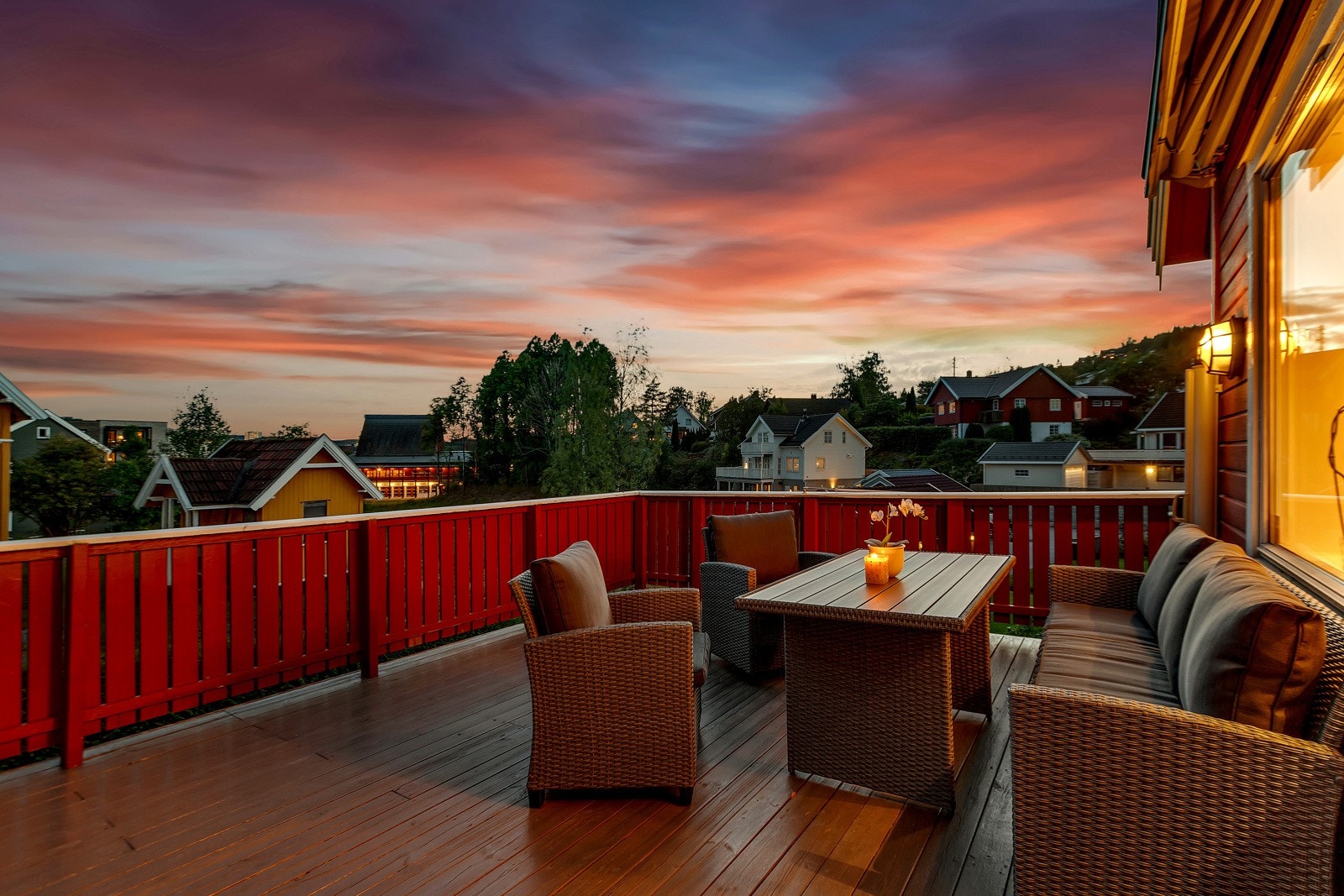 Terrassen er sydvestvendt og har svært gode solforhold. Galleribilde