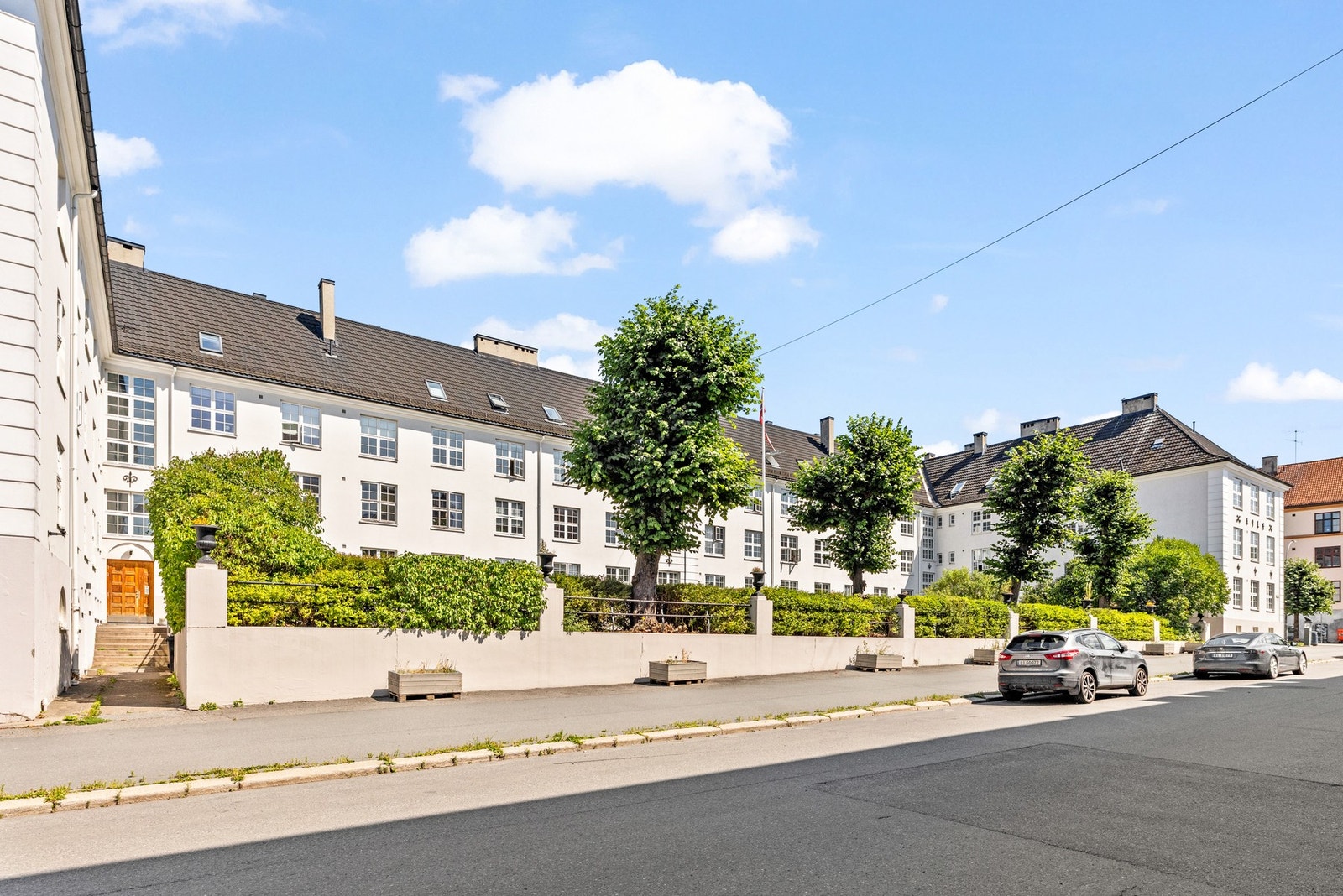 Beliggende i en klassisk bygård fra 1900-tallet, tegnet av arkitektene Morgenstierne og Eide Galleribilde