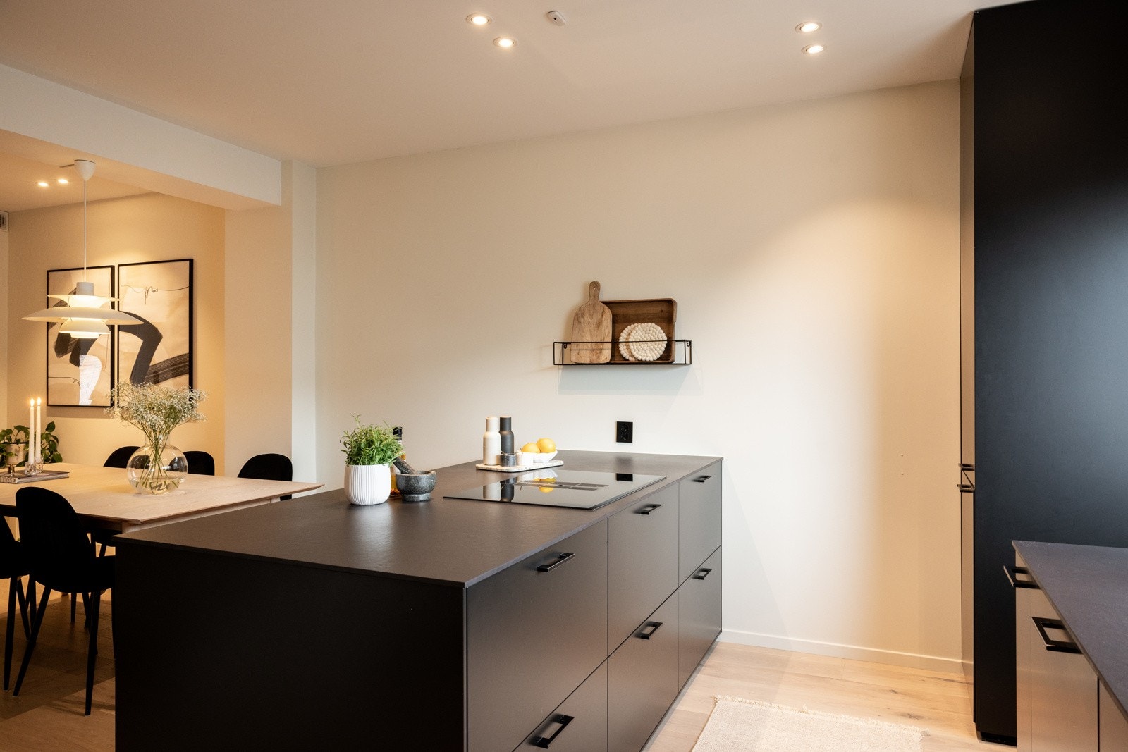 Her ligger alt til rette for kokkelering til hverdag og fest. Galleribilde