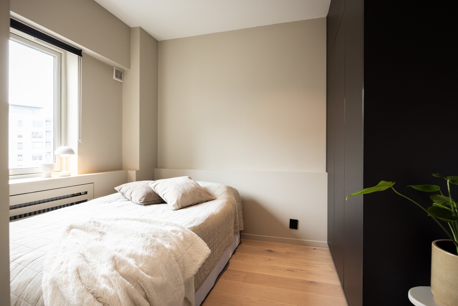 Soverom 2 er velegnet som barnerom, gjesterom eller kontor. Alt avhengig av hvilket behov man har. Galleribilde