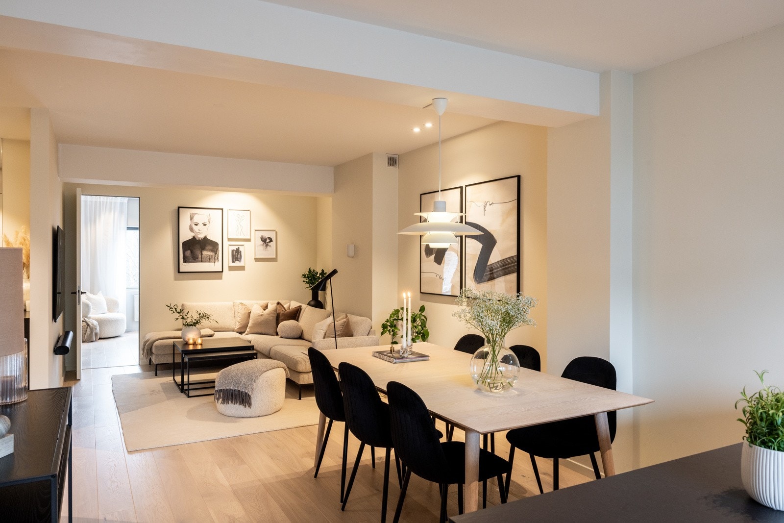 Leiligheten ligger i et populært og meget sentralt boligområde på Majorstuen innerst i blindvei. Galleribilde