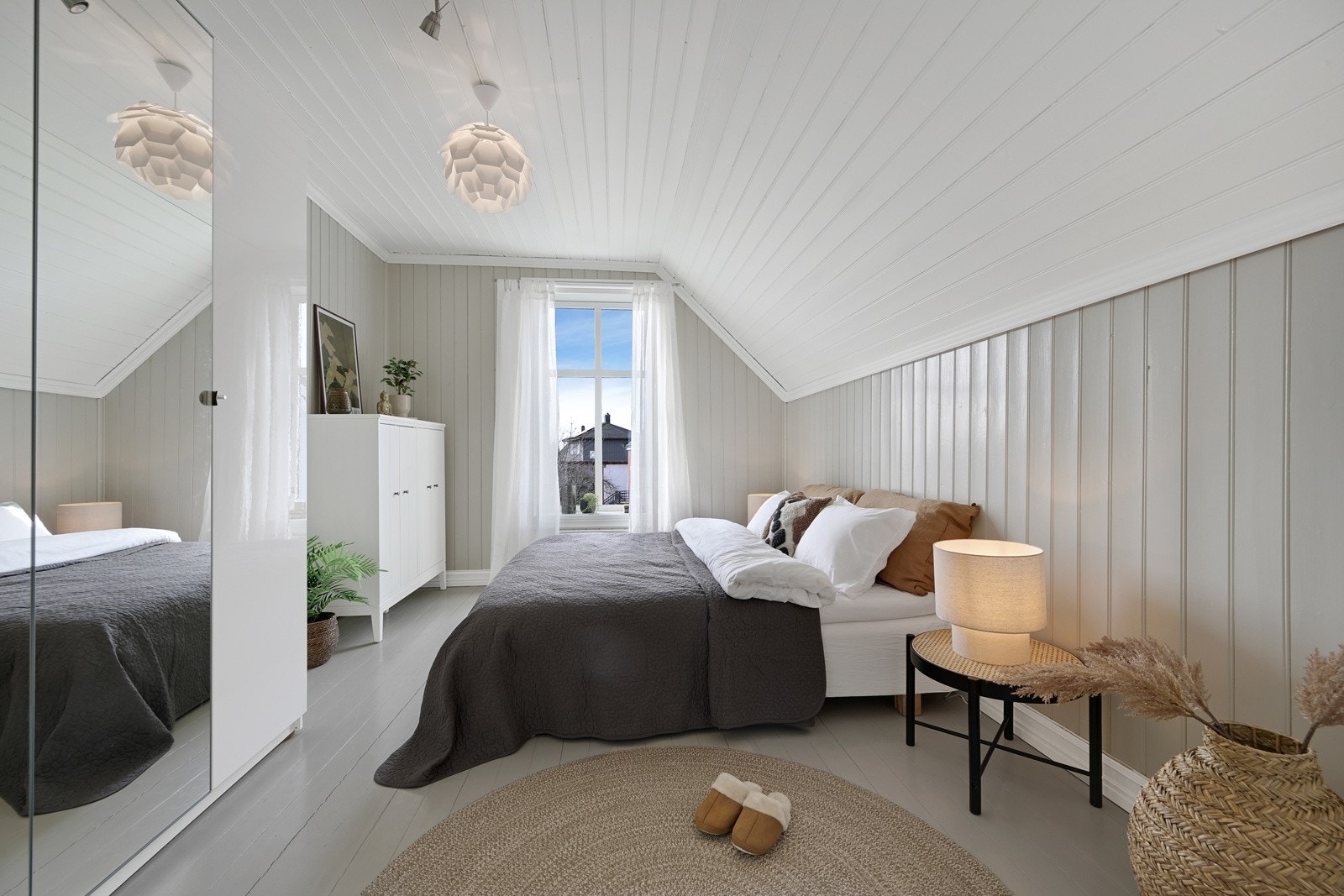 Soverom II har god plass for dobbel seng Galleribilde