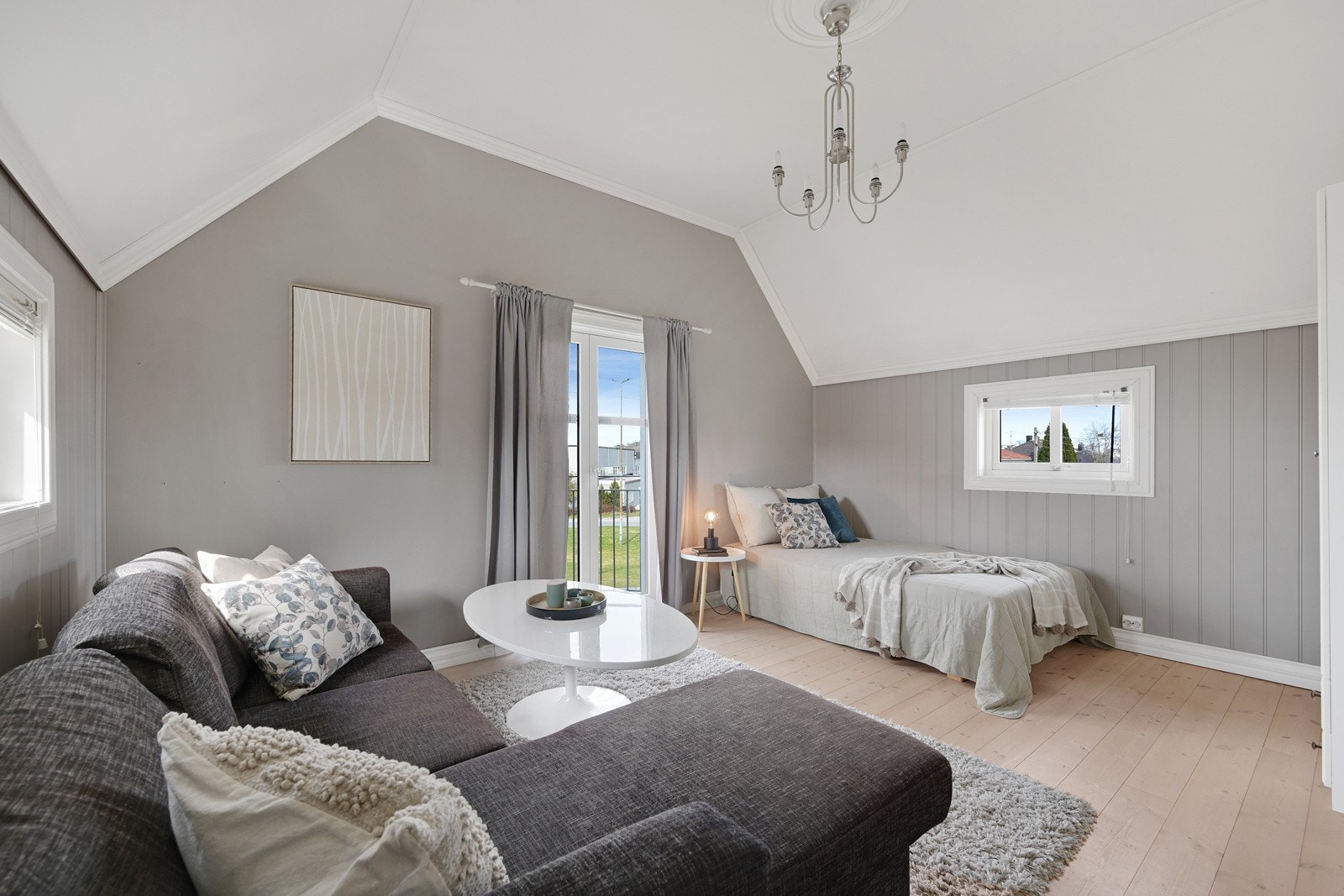 Et romslig og godt soverom Galleribilde