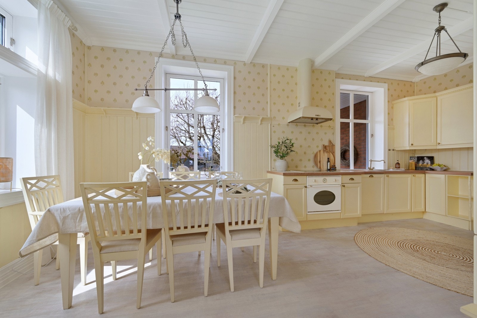 Dette er husets naturlige samlingspunkt og er et flott kjøkken/allrom Galleribilde