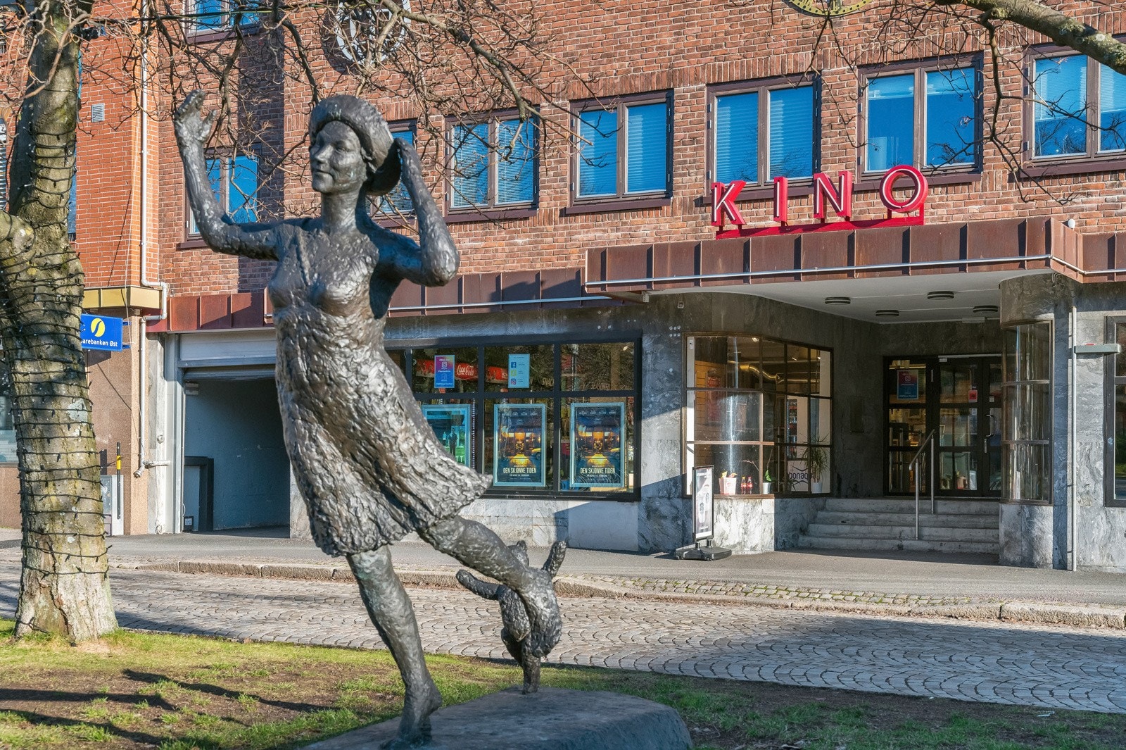 Ca. 10 minutter med sykkel ned til Kinoen og "lille Grethe" Galleribilde