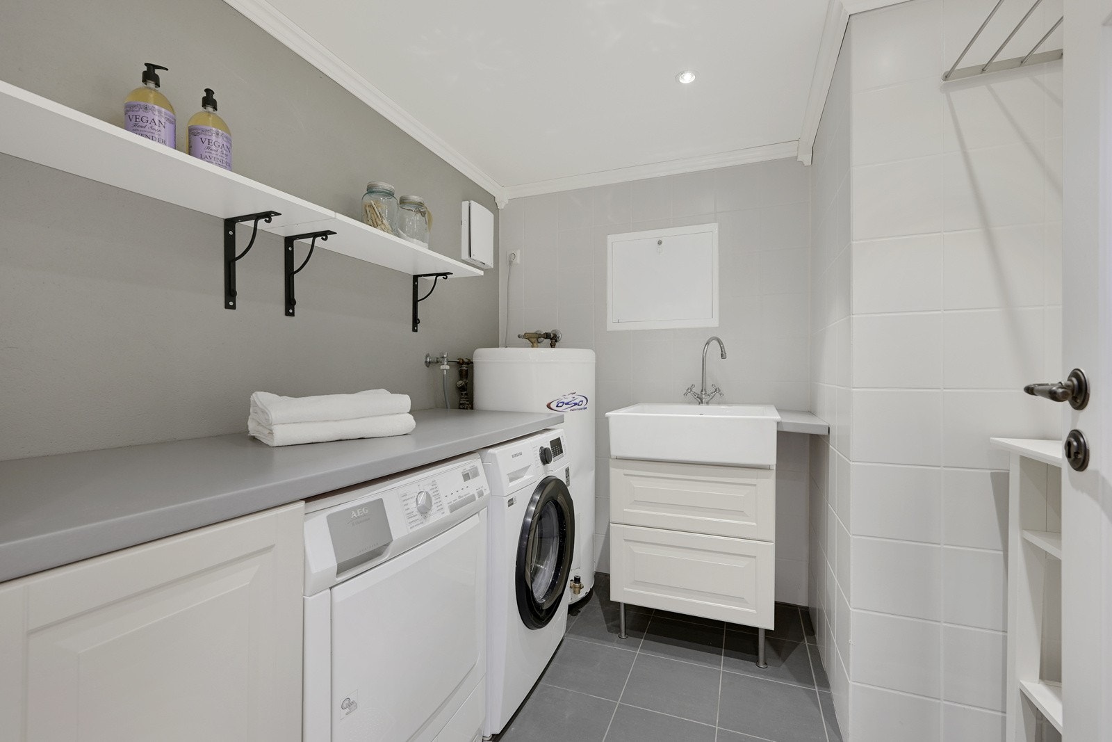 I kjelleren er det også et praktisk og godt vaskerom Galleribilde