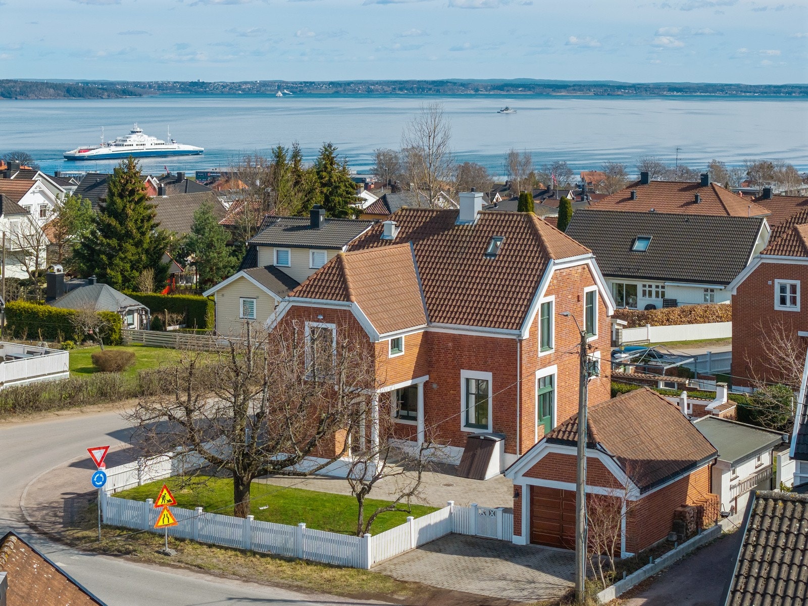 Velkommen til Johan Solliesgate 12 - en oppusset og særdeles innholdsrik enebolig Galleribilde