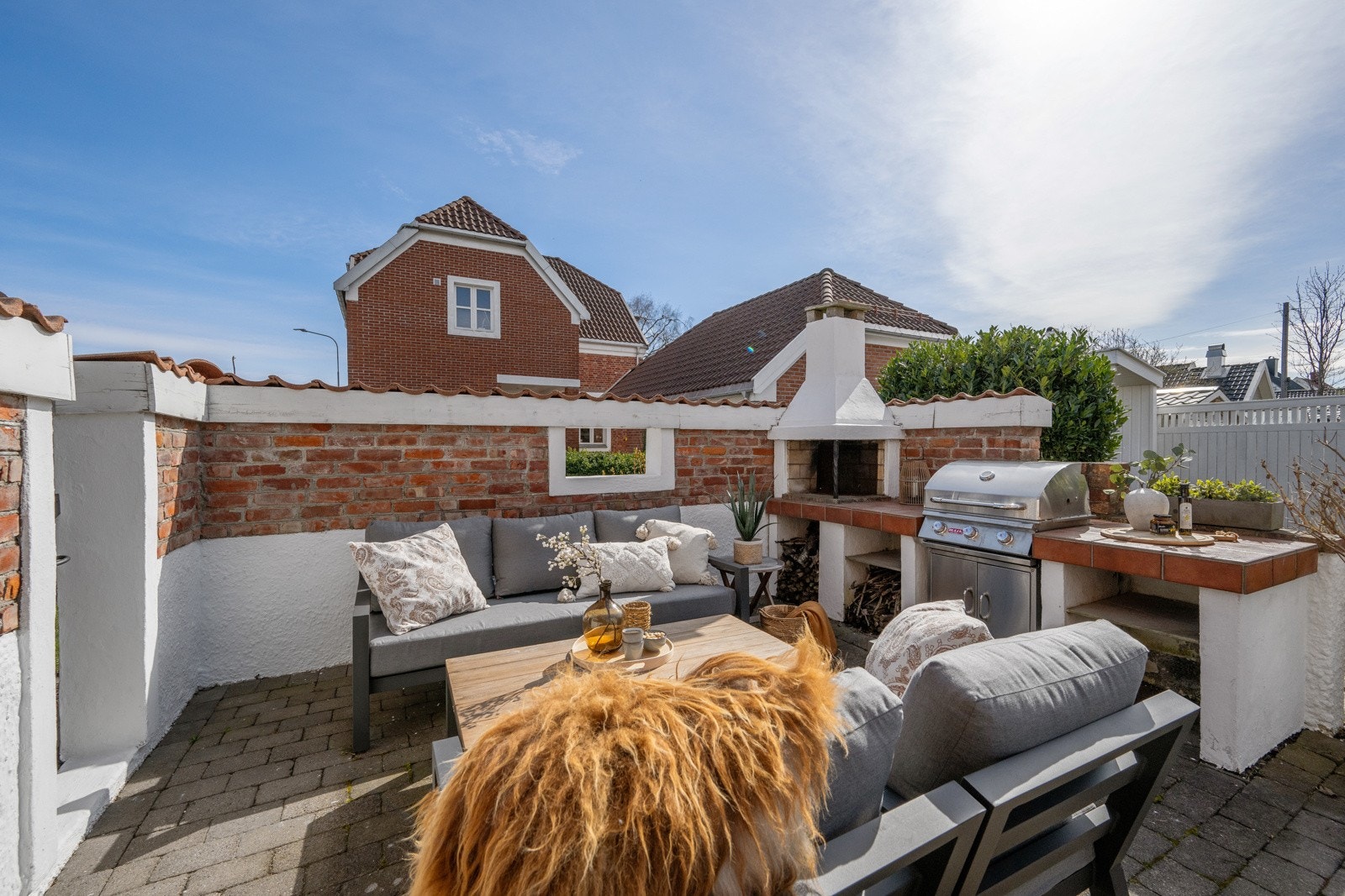 En usjenert og flott uteplass med gode solforhold Galleribilde