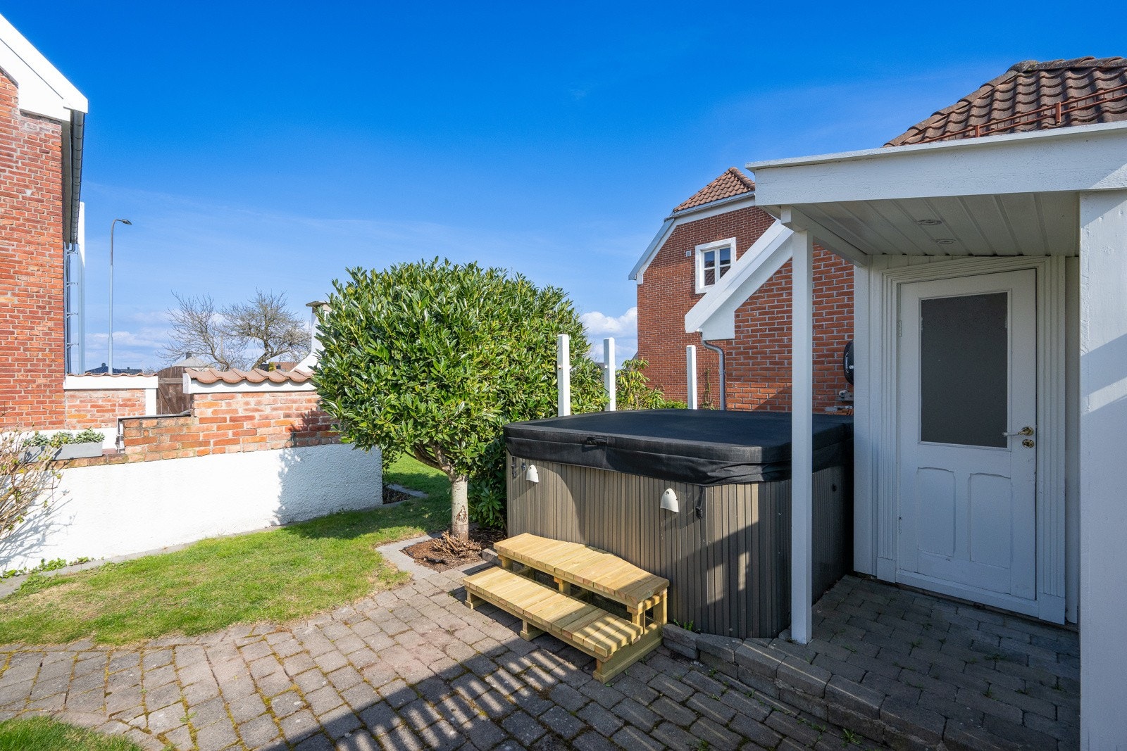 Med tilhørende, oppvarmet omkledningsrom Galleribilde