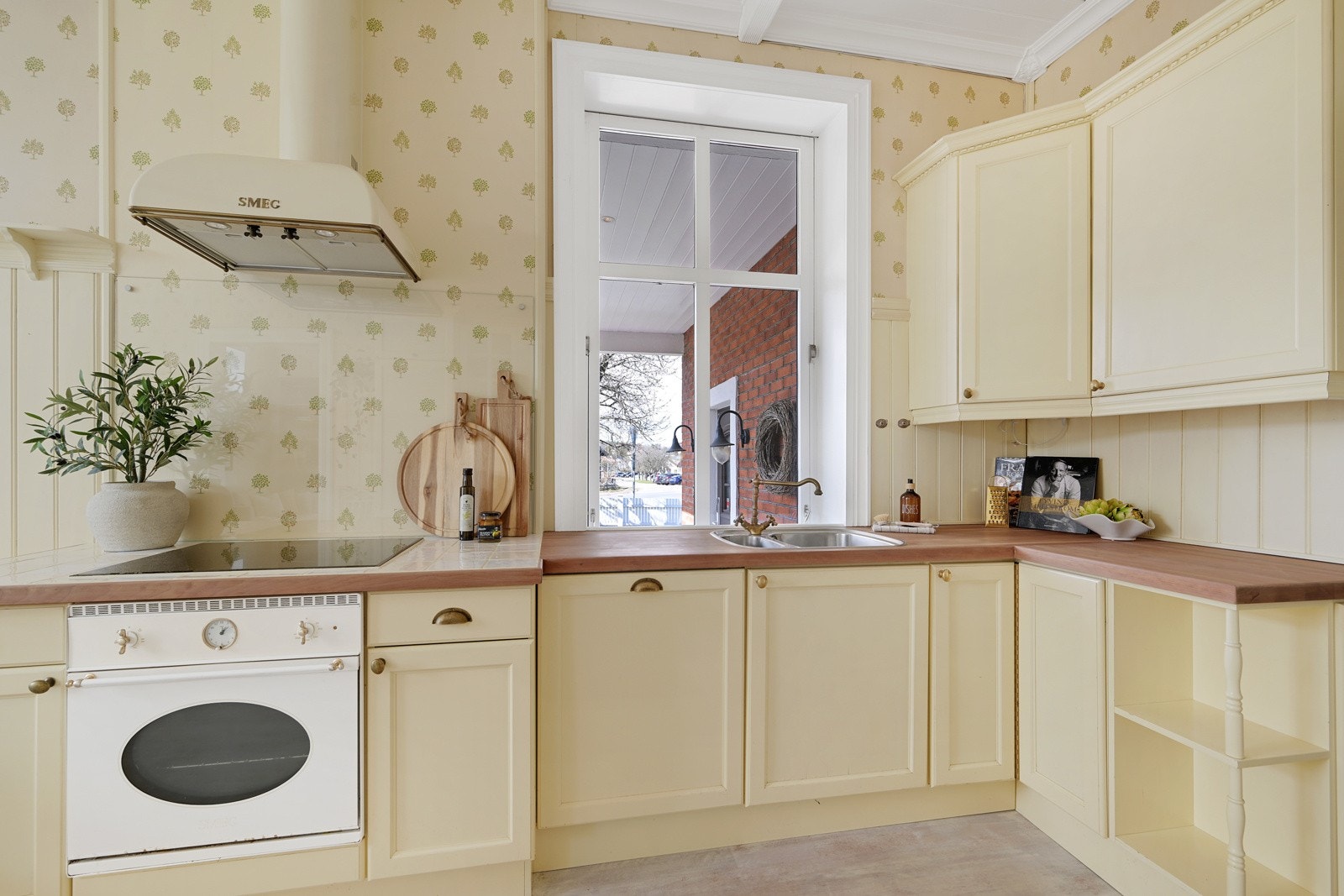 Integrerte hvitevarer på kjøkkenet medfølger Galleribilde