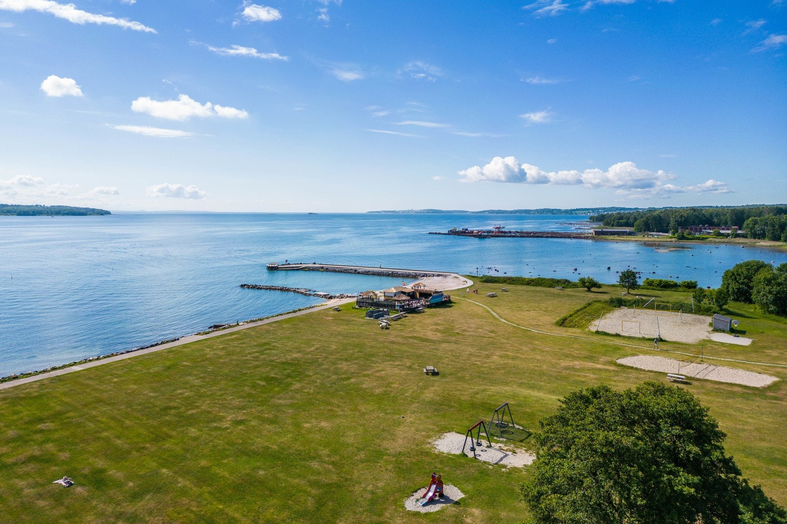 Ca. 5 minutter med sykkel fra egen inngangsdør og til Rørestrand Galleribilde