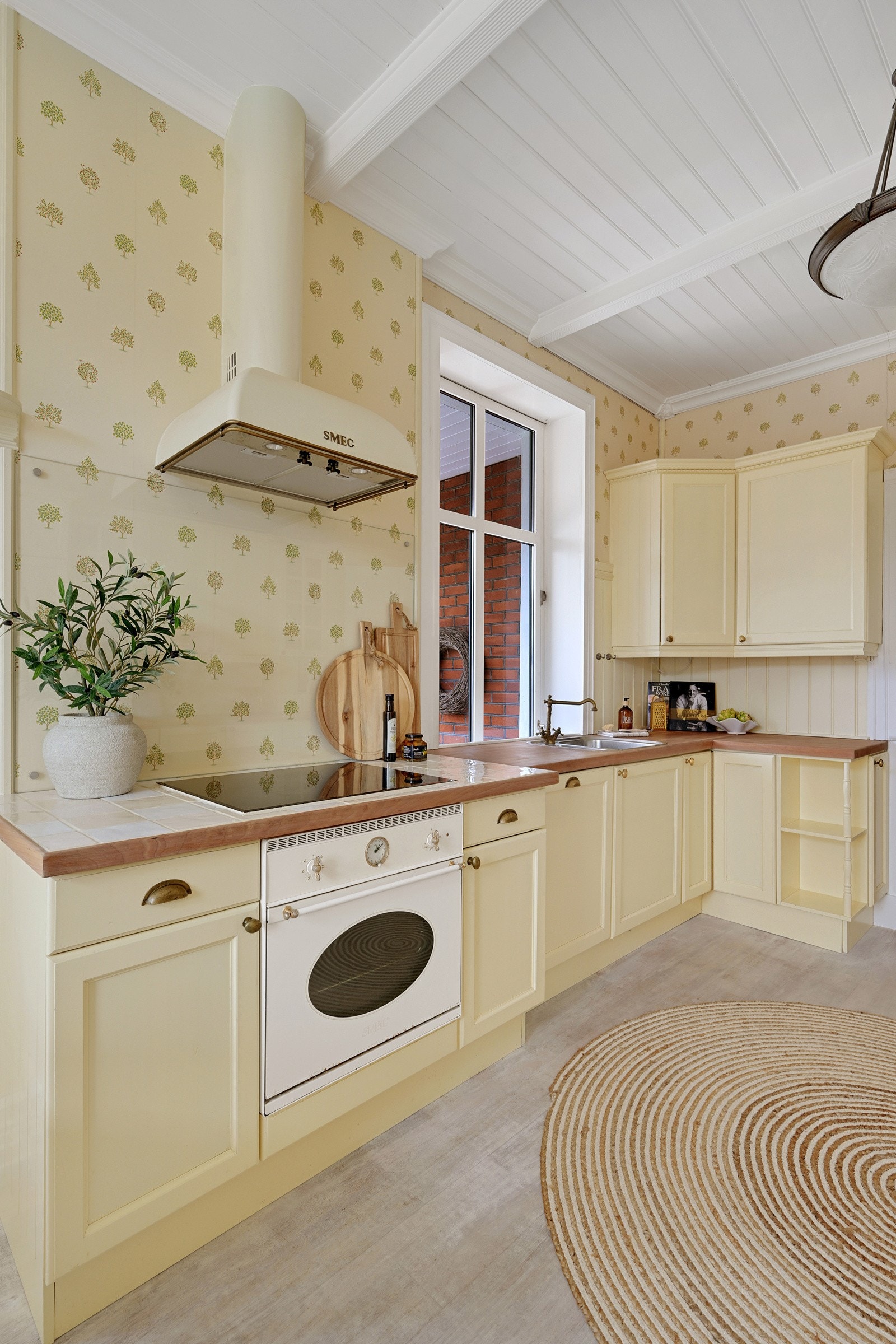 Klassisk, malt innredning Galleribilde