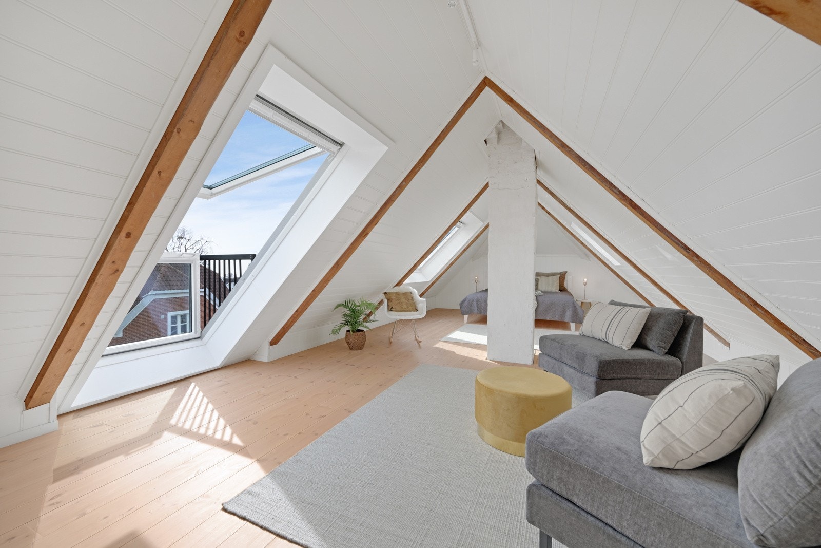 Helt på toppen finner vi en sjelden og flott loftstue Galleribilde