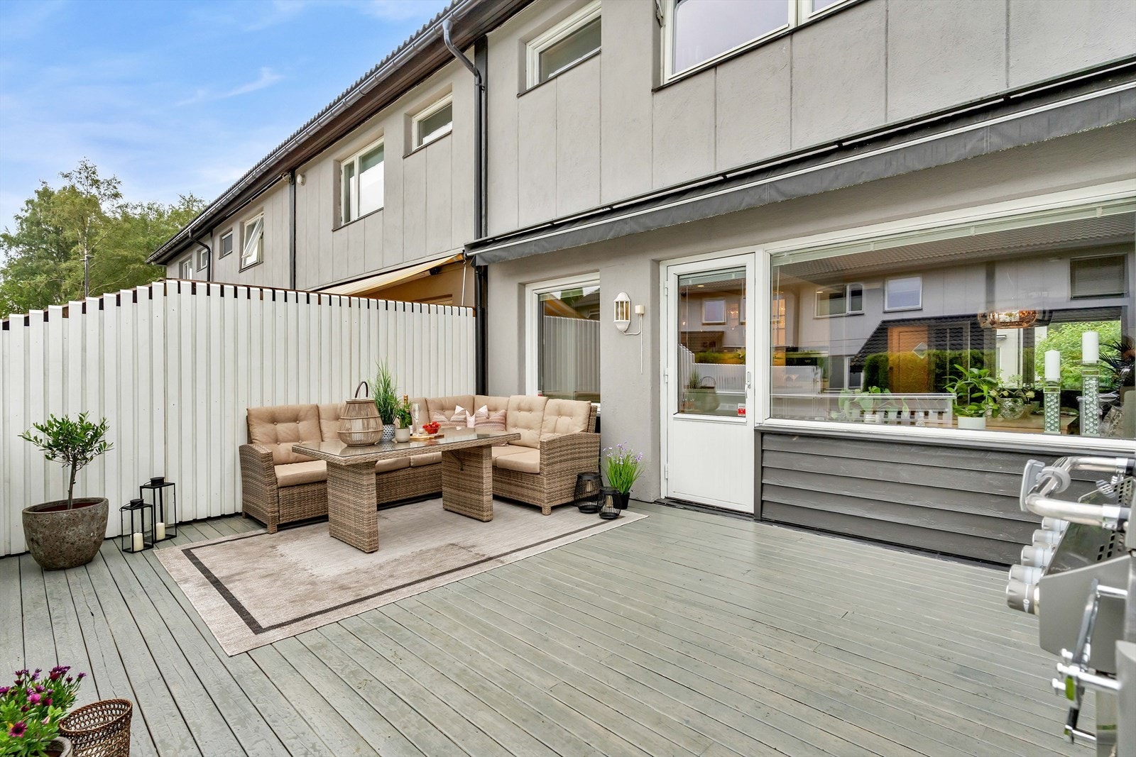 ra stue/kjøkken er det utgang til vestvendt terrasse på ca. 27,6 kvm. Galleribilde