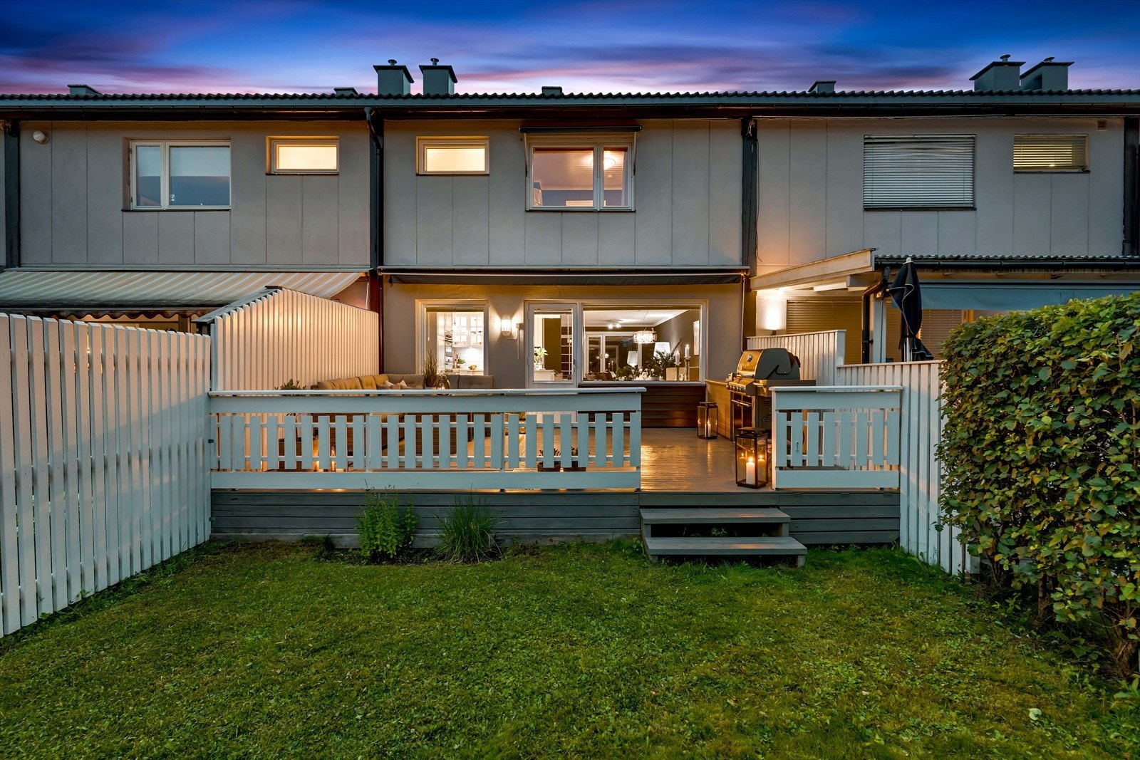 Her er det god plass for sittegrupper, grilling, middagsgjester og late dager i solen. Galleribilde