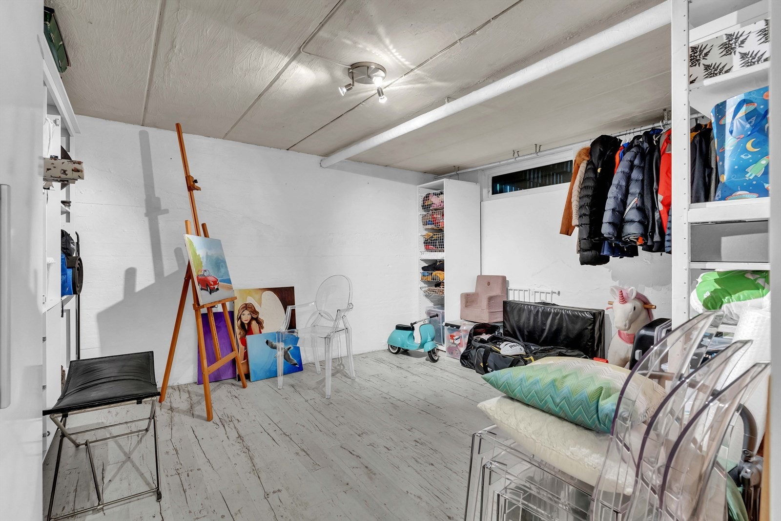Stort rom i kjeller. Galleribilde