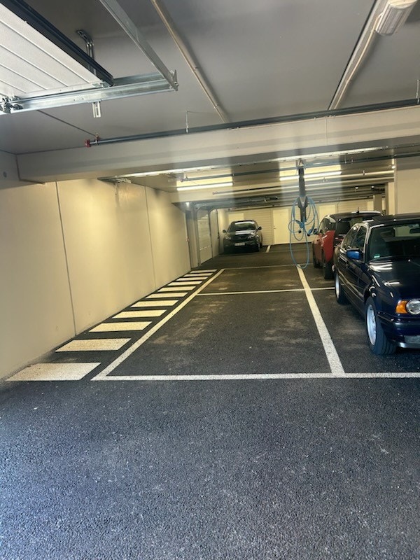 Biloppstillingsplass i garasjeanlegg medfølger Galleribilde