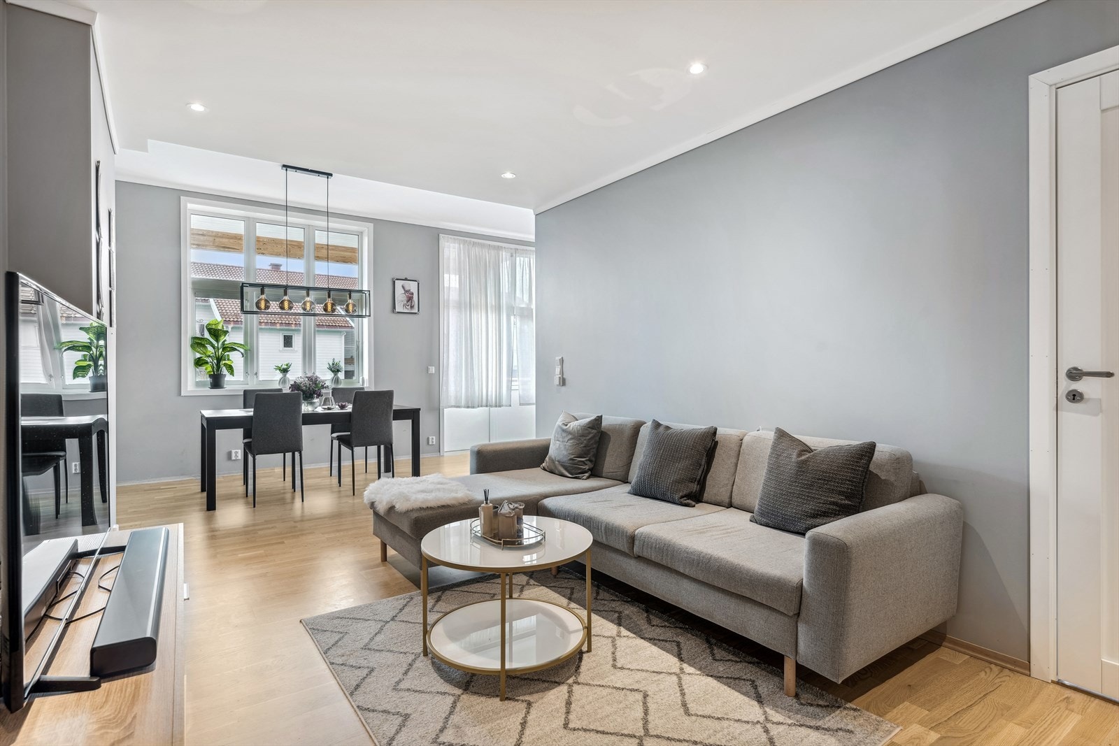 Leiligheten har lyse og delikate farger Galleribilde