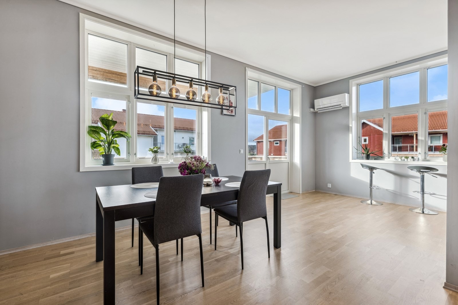 Her er det god plass til spisestue Galleribilde