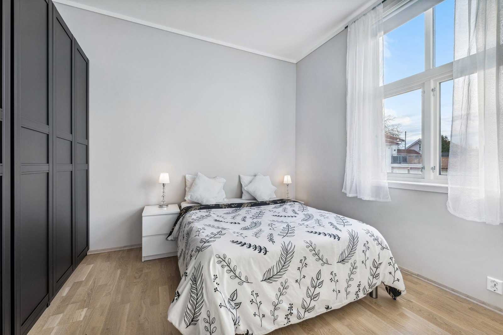 Hovedsoverom. Garderobeskap medfølger Galleribilde