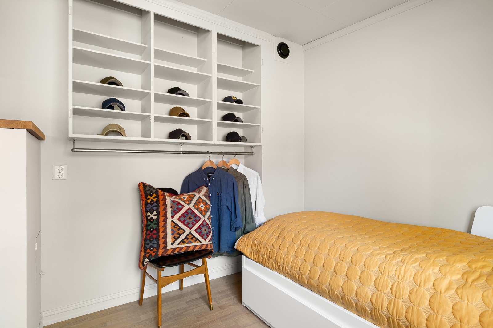 Her er det hyller for ekstra oppbevaringsmuligheter. Galleribilde