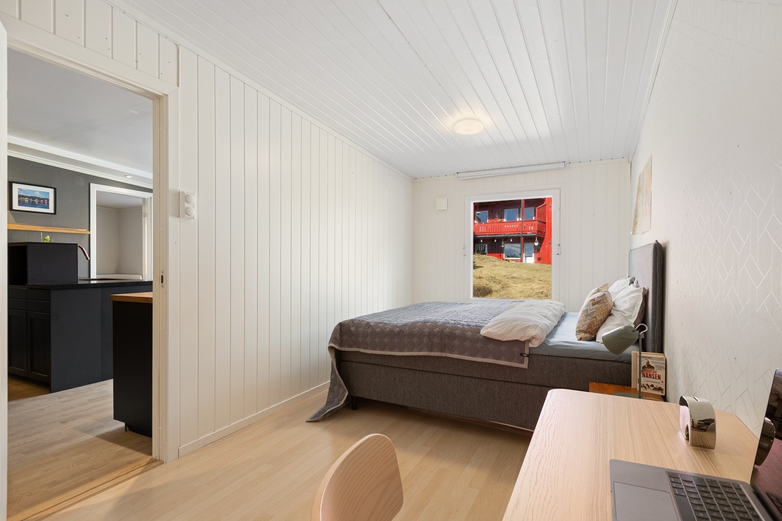 Leiligheten har to gode soverom, begge med god plass og praktisk løsning. Galleribilde