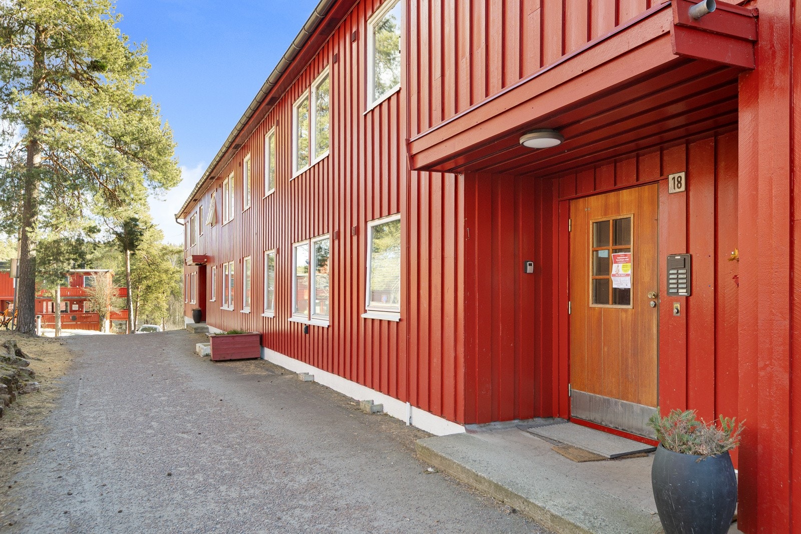 Inngangsparti. Galleribilde